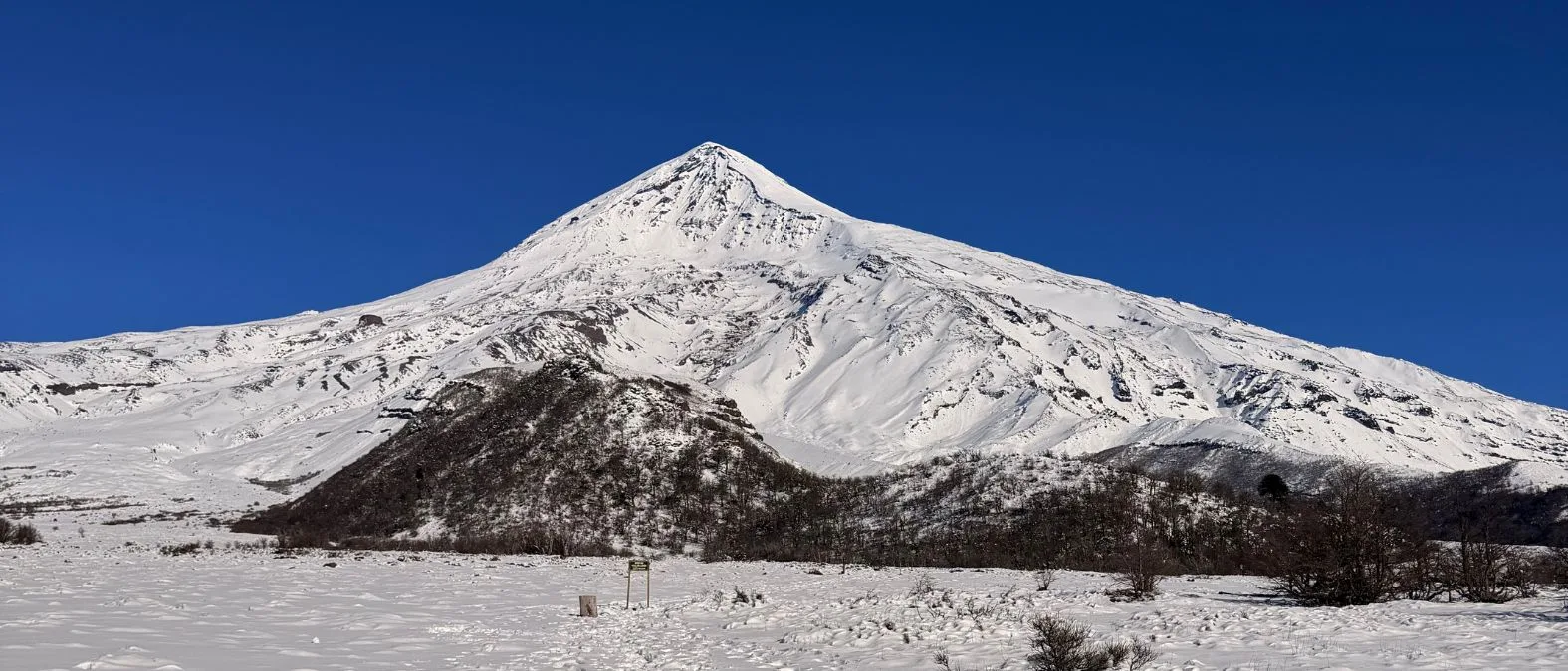 Ascenso al Volcán Lanín: cómo es la experiencia de 2 días